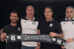 Ανανέωσε με το προπονητικό επιτελείο