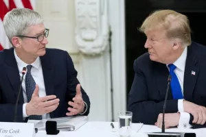 Ο Τραμπ δεν θέλει να μεταφέρει η Apple την παραγωγή της στην Ινδία