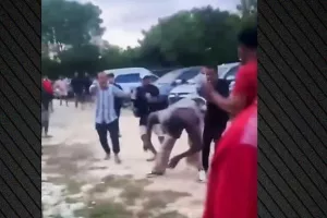 Άγριο ξύλο ανάμεσα σε Βρετανό τουρίστα και οδηγούς ταξί στο Μπαλί, δείτε βίντεο