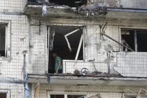 Κίεβο: Τουλάχιστον 14 τραυματίες από μαζική ρωσική επίθεση