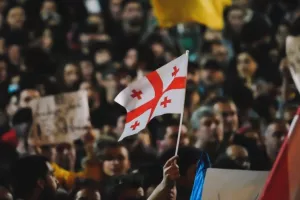 Γεωργία: Οπισθοχώρηση της δημοκρατίας, καταγγέλλουν Βερολίνο, Παρίσι και Βαρσοβία