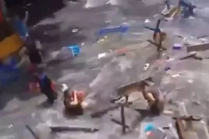 Σκηνές τρόμου με απρόσμενη παλίρροια (βίντεο)