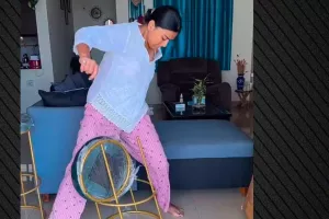 Influencer τέσταρε κάθισμα για μπαρ και... καρφώθηκε πάνω του - Το βίντεο έχει 61 εκατ. views