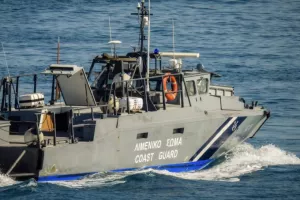 Θρίλερ στο Πόρτο Ράφτη: Άνδρας εντοπίστηκε νεκρός στη θάλασσα