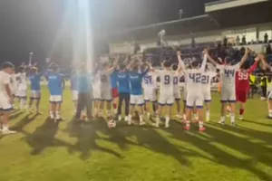 (Βίντεο Kerkida) "Χώμα που περπάτησα" και χειροκρότημα