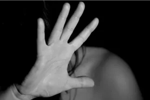 Ένοχος ιδιοκτήτης μπαρ που αποπειράθηκε να βιάσει υπάλληλό του