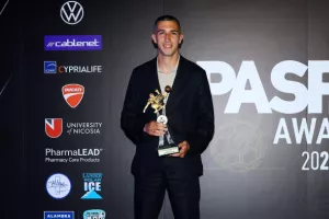 Έδωσε τα εύσημα στους συμπαίκτες του