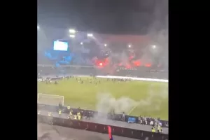 (ΒΙΝΤΕΟ Kerkida) Το τελευταίο σφύριγμα στο "Ντιέγκο Μαραντόνα" και ο...χαμός!
