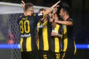 Πρώτος... και αήττητος/Περιμένει τον τελικό για την Ευρώπη
