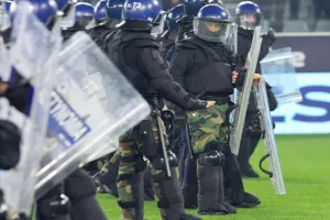 Βία στα γήπεδα: Πότε το Υπουργικό θα μπορεί να ακυρώνει αγώνες 