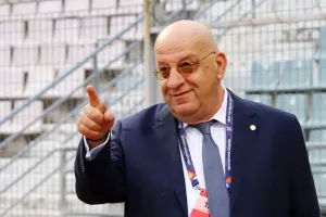 Θα το σηκώσει και τώρα;