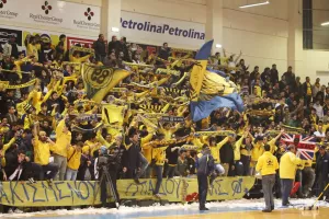 Θύρα 3: "Η βασίλισσα επέστρεψε για να μείνει"