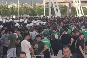 Πράσινη....λαοθάλασσα στο ΟΑΚΑ δύο ώρες πριν το τζάμπολ!