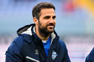 Σε συζητήσεις με την Κόμο για τον Φάμπρεγας
