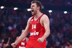 Ο Βεζένκοφ MVP των playoffs της EuroLeague