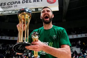«Οι οπαδοί της ΑΕΚ τρελαίνονται, σε τέτοια γήπεδα θέλουμε να παίζουμε»