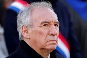 Σε δεινή θέση ο Γάλλος πρωθυπουργός Μπαϊρού λόγω σκανδάλου παιδικής κακοποίησης
