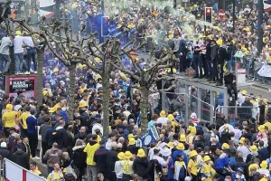 Περισσότεροι από 150.000 οπαδοί γέμισαν τους δρόμους του Λιντς για τους Πρωταθλητές!
