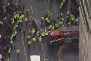 Λίβερπουλ: 27 άτομα στο νοσοκομείο μετά την επίθεση στην παρέλαση για το πρωτάθλημα