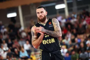 Μάικ Τζέιμς: “Φαίνεται ότι είναι αναπόφευκτο να παίζουμε πάντα με τον Ολυμπιακό, είναι μοίρα”