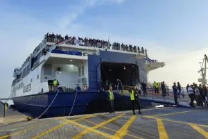 Πάνω από 3.000 φίλοι ΟΦΗ αναχωρούν με πλοία για τον μεγάλο τελικό