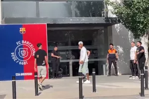 (ΒΙΝΤΕΟ) Στα γραφεία ο Γιαμάλ για τις υπογραφές!