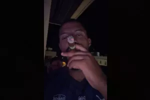 Άντερσον με... πούρο!