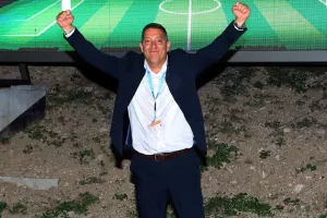 To respect του Χάρη στο...APOEL FC