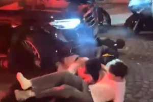 Σκηνές τρόμου στο Παρίσι: Αυτοκίνητο χτύπησε πεζούς μετά το Παρί-Άρσεναλ (βίντεο)