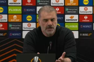 Ποστέκογλου: «Τι με νοιάζει τι πιστεύουν στη Μάντσεστερ Γιουνάιτεντ;»