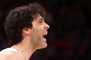«Αποσύρεται ο Τεόντοσιτς και γίνεται αντιπρόεδρος του Ερυθρού Αστέρα»