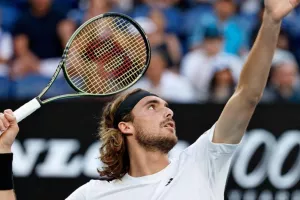 Ο Τσιτσιπάς ρίχνεται στη μάχη του Roland Garros με αντίπαλο τον Ετσεβέρι