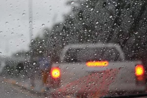 ΠΡΟΣΟΧΗ/Κατολισθήσεις, συσσώρευση χαλαζιού και νερού 