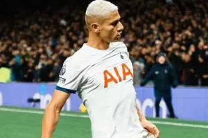 Δίνει 40 εκατ. λίρες στην Τότεναμ για Ριτσάρλισον