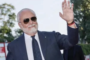 Ντε Λαουρέντις: “Ο Ντε Μπρόινε η πρώτη από τις πολλές μεταγραφές μας, στον Κόντε τα εύσημα για το σκουντέτο”