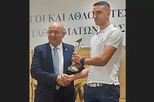 Τιμήθηκε για το ήθος ο νεαρός ρεφ Γιώργος Ψευδιώτη
