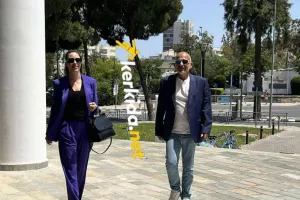 Ήταν...σύντομη η συνάντηση στο Υπουργείο Οικονομικών (Φώτος Kerkida)