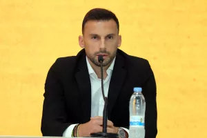 Έκλεισε... με υπόδειξη του "Τρίσκο"!