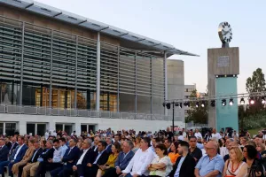 (Φώτος) Παρών στα εγκαίνια της ανάπλασης του παλιού ΓΣΠ 