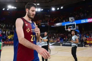 "Σκέφτεται την απόσυρση από το μπάσκετ στα 32 του ο Αμπρίνες"