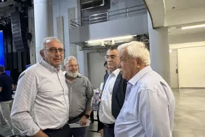 Πηγαδάκια πριν τη... σέντρα