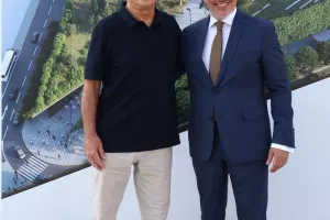 (Φώτος) Παρών στα εγκαίνια της ανάπλασης του παλιού ΓΣΠ 