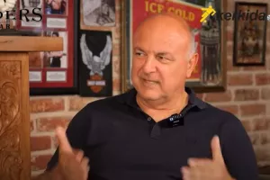 Καραπατάκης/"Όταν αυτό το άτομο φύγει, θα ξεκινήσει πάλι το…ασανσέρ"