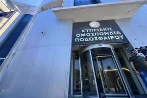 Συνεδριάζουν και ορίζουν την συνέλευση