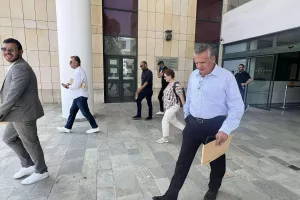 Ήταν...σύντομη η συνάντηση στο Υπουργείο Οικονομικών (Φώτος Kerkida)