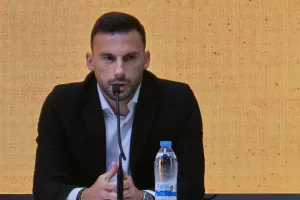 Τρισκόφσκι/"Με το ίδιο πάθος και την αποφασιστικότητα"