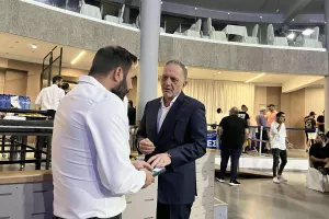 Πηγαδάκια πριν τη... σέντρα