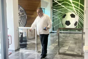 ΦΩΤΟΣ/H αναχώρηση των παραγόντων...