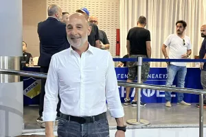 Πηγαδάκια πριν τη... σέντρα