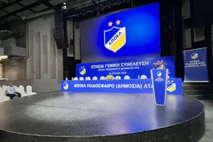 Πηγαδάκια πριν τη... σέντρα